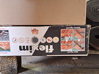 Assortiment bouwbenodigdheden - afbeelding 11 van  19