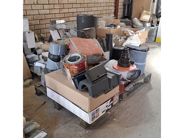 Assortiment bouwbenodigdheden - afbeelding 1 van  19