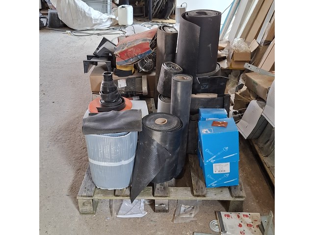 Assortiment bouwbenodigdheden - afbeelding 12 van  19