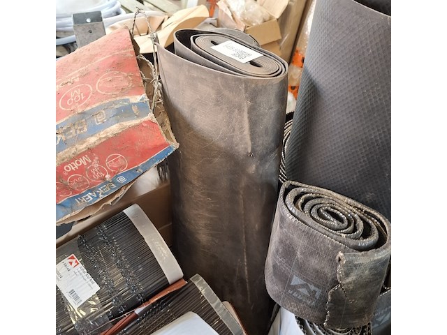 Assortiment bouwbenodigdheden - afbeelding 18 van  19