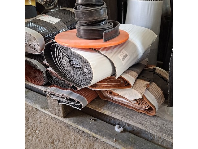 Assortiment bouwbenodigdheden - afbeelding 19 van  19