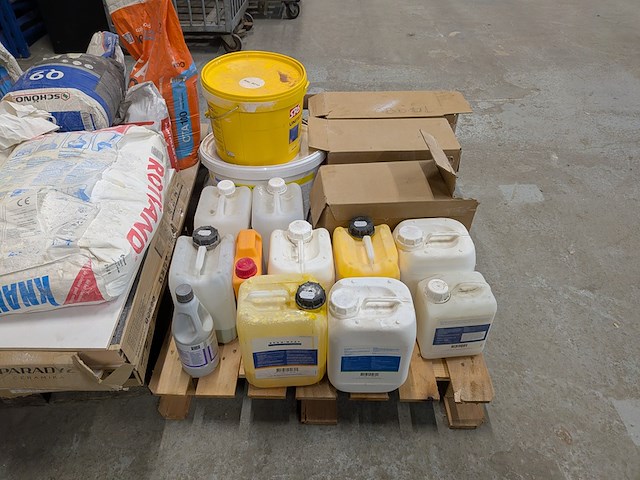 Assortiment bouwbenodigdheden - afbeelding 4 van  76