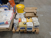 Assortiment bouwbenodigdheden - afbeelding 4 van  76