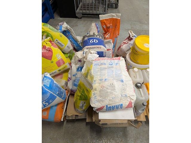 Assortiment bouwbenodigdheden - afbeelding 16 van  76