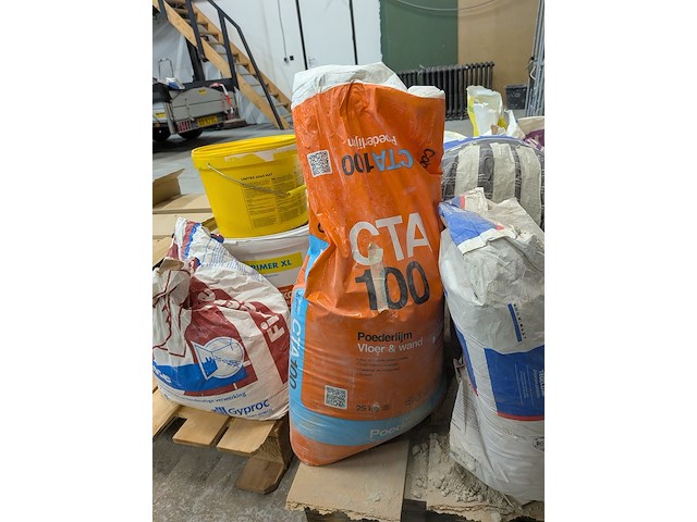 Assortiment bouwbenodigdheden - afbeelding 17 van  76