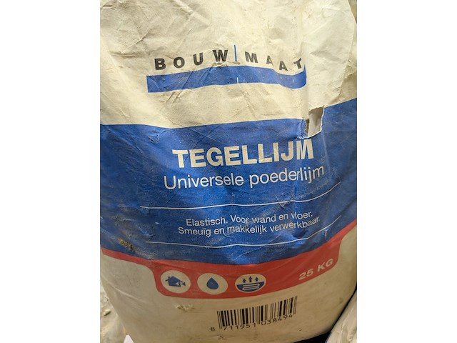 Assortiment bouwbenodigdheden - afbeelding 20 van  76