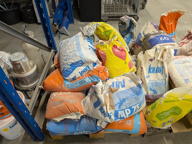 Assortiment bouwbenodigdheden - afbeelding 22 van  76