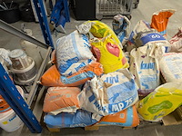 Assortiment bouwbenodigdheden - afbeelding 22 van  76