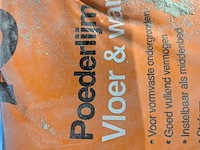 Assortiment bouwbenodigdheden - afbeelding 25 van  76