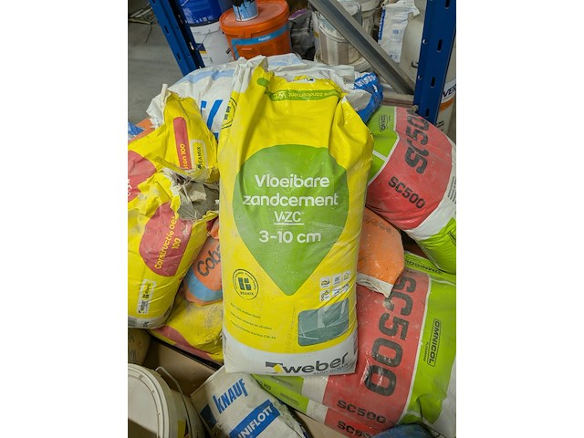 Assortiment bouwbenodigdheden - afbeelding 30 van  76