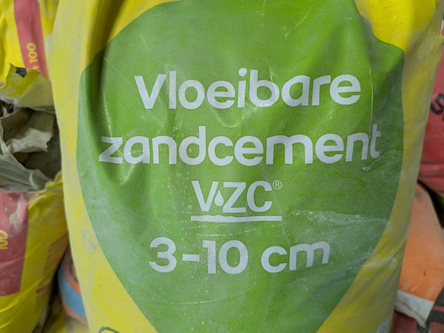 Assortiment bouwbenodigdheden - afbeelding 31 van  76