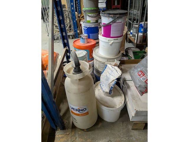 Assortiment bouwbenodigdheden - afbeelding 32 van  76