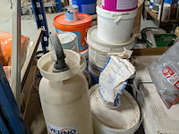 Assortiment bouwbenodigdheden - afbeelding 32 van  76