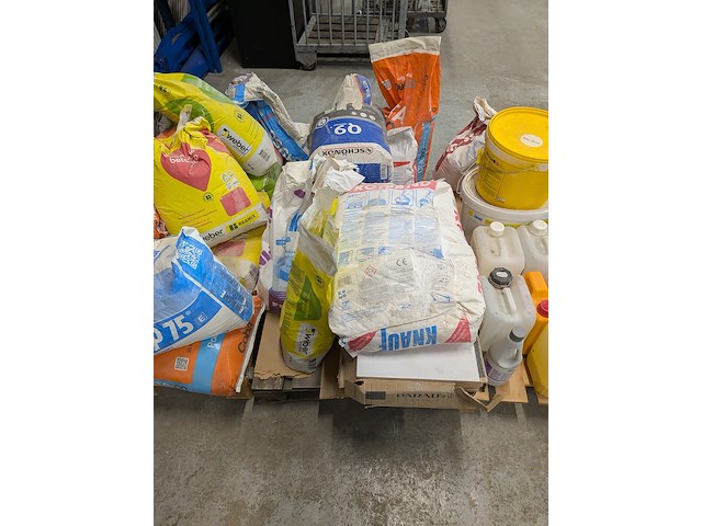 Assortiment bouwbenodigdheden - afbeelding 34 van  76