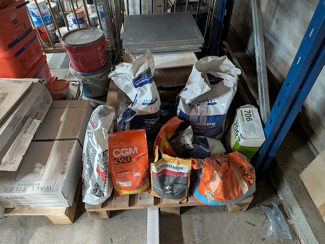Assortiment bouwbenodigdheden - afbeelding 46 van  76