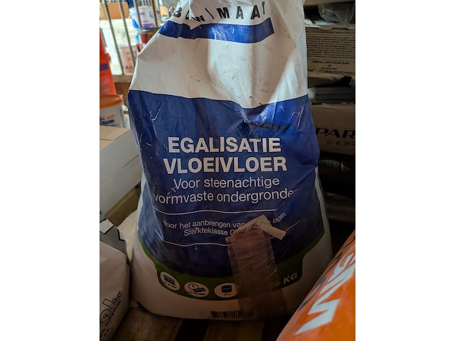 Assortiment bouwbenodigdheden - afbeelding 49 van  76