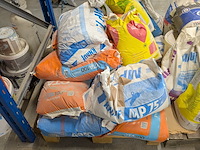 Assortiment bouwbenodigdheden - afbeelding 45 van  76