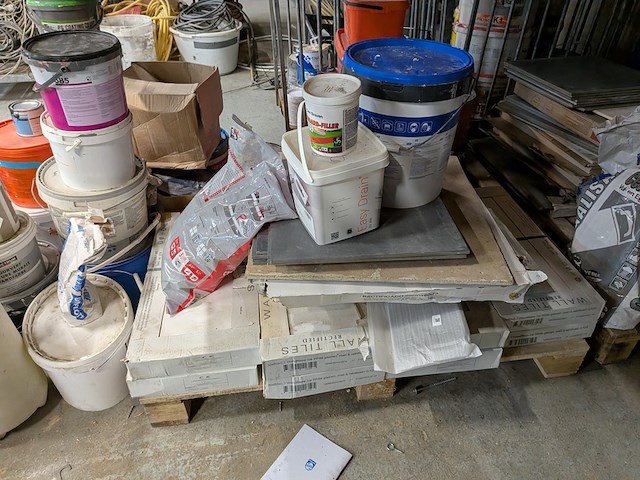 Assortiment bouwbenodigdheden - afbeelding 75 van  76