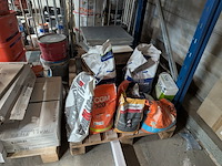 Assortiment bouwbenodigdheden - afbeelding 76 van  76