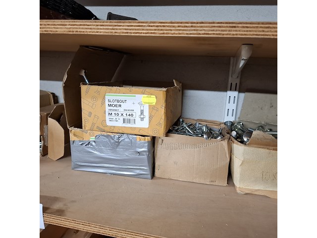 Assortiment bouwbenodigdheden - afbeelding 2 van  44