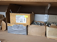 Assortiment bouwbenodigdheden - afbeelding 2 van  44