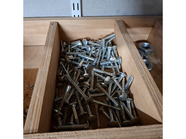 Assortiment bouwbenodigdheden - afbeelding 6 van  44