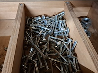 Assortiment bouwbenodigdheden - afbeelding 6 van  44