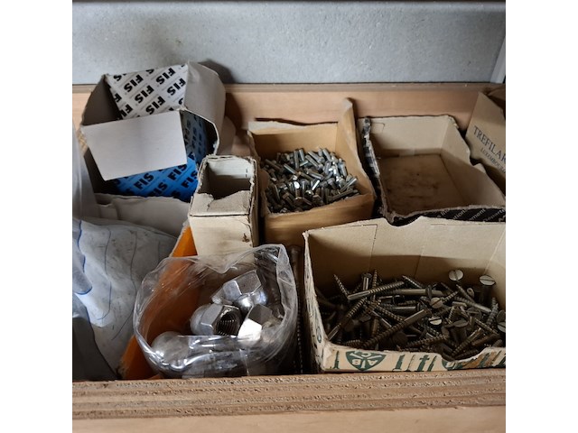 Assortiment bouwbenodigdheden - afbeelding 7 van  44