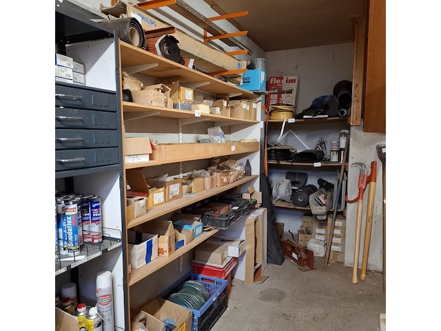 Assortiment bouwbenodigdheden - afbeelding 1 van  44