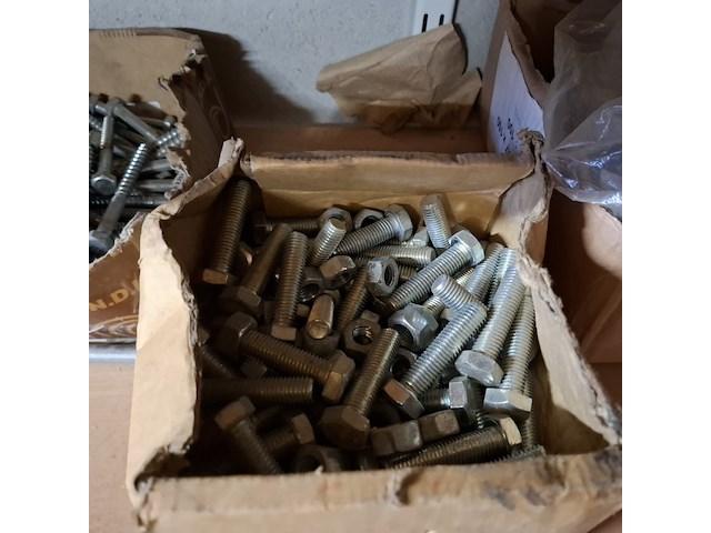 Assortiment bouwbenodigdheden - afbeelding 14 van  44