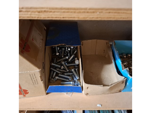 Assortiment bouwbenodigdheden - afbeelding 19 van  44