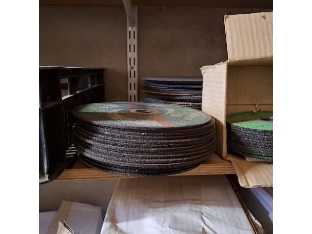 Assortiment bouwbenodigdheden - afbeelding 22 van  44