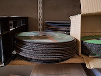 Assortiment bouwbenodigdheden - afbeelding 22 van  44