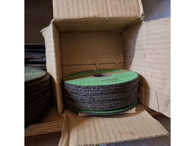 Assortiment bouwbenodigdheden - afbeelding 24 van  44