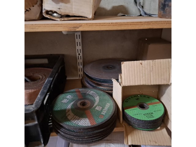 Assortiment bouwbenodigdheden - afbeelding 25 van  44