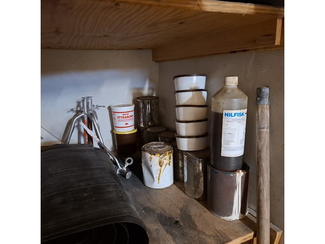 Assortiment bouwbenodigdheden - afbeelding 31 van  44