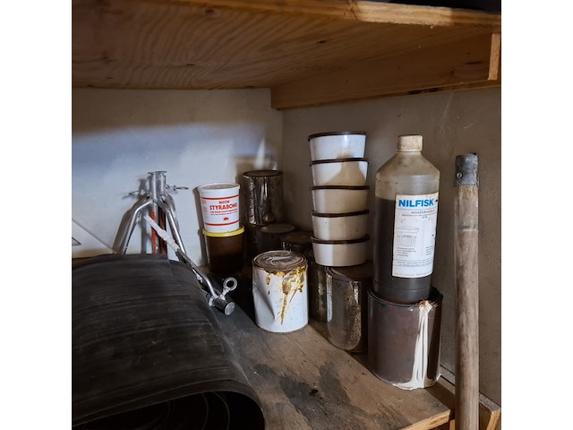 Assortiment bouwbenodigdheden - afbeelding 32 van  44