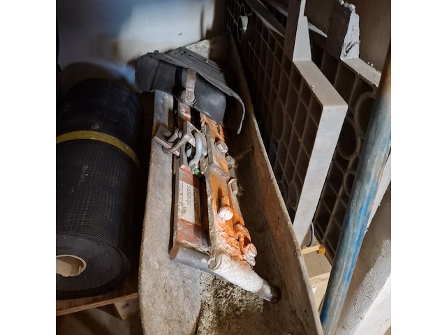 Assortiment bouwbenodigdheden - afbeelding 36 van  44