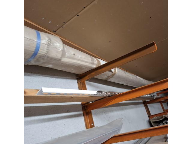 Assortiment bouwbenodigdheden - afbeelding 39 van  44