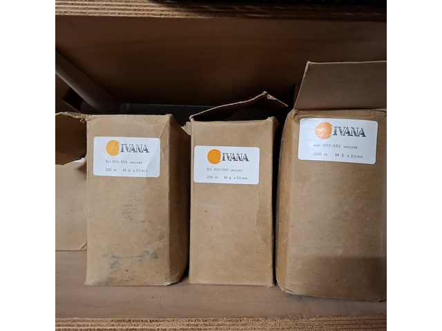 Assortiment bouwbenodigdheden - afbeelding 34 van  44