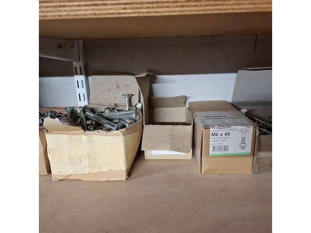 Assortiment bouwbenodigdheden - afbeelding 44 van  44