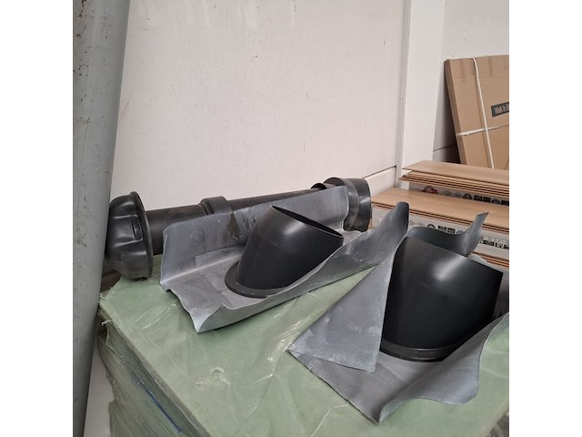 Assortiment bouwbenodigdheden - afbeelding 2 van  11