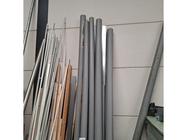 Assortiment bouwbenodigdheden - afbeelding 4 van  11