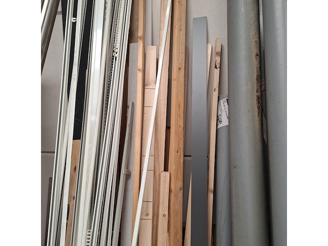 Assortiment bouwbenodigdheden - afbeelding 7 van  11