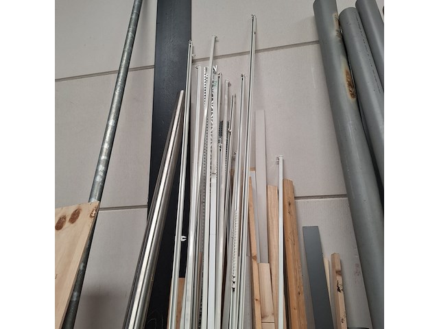 Assortiment bouwbenodigdheden - afbeelding 8 van  11