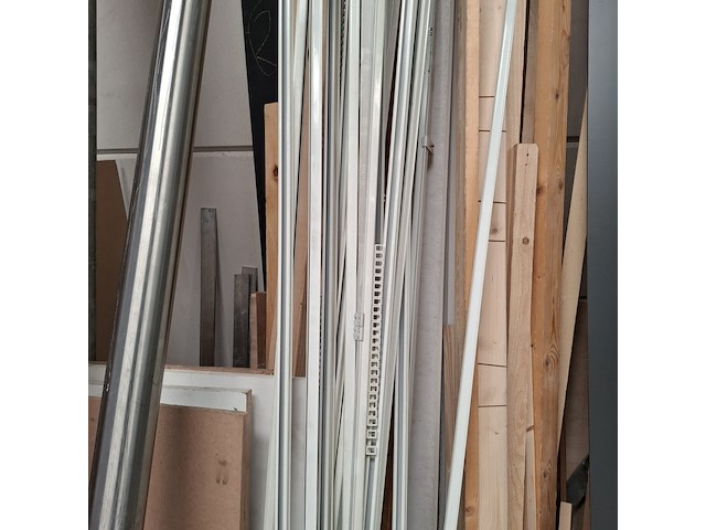 Assortiment bouwbenodigdheden - afbeelding 9 van  11