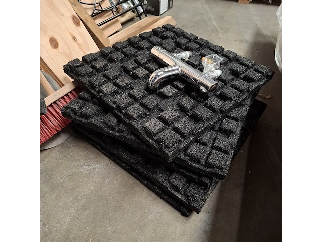 Assortiment bouwbenodigdheden - afbeelding 10 van  11