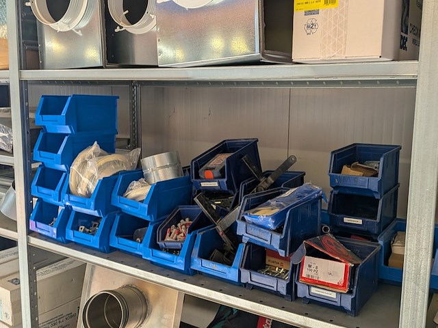 Assortiment bouwbenodigdheden - afbeelding 18 van  46