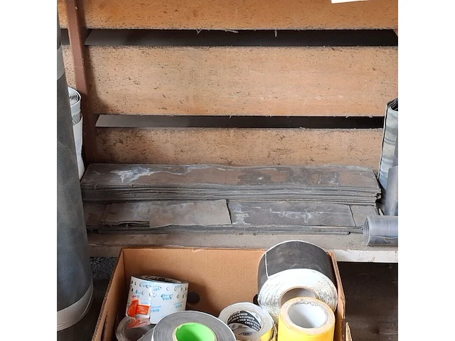 Assortiment bouwbenodigdheden - afbeelding 4 van  18