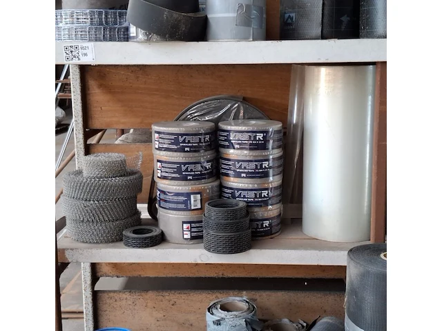 Assortiment bouwbenodigdheden - afbeelding 7 van  18